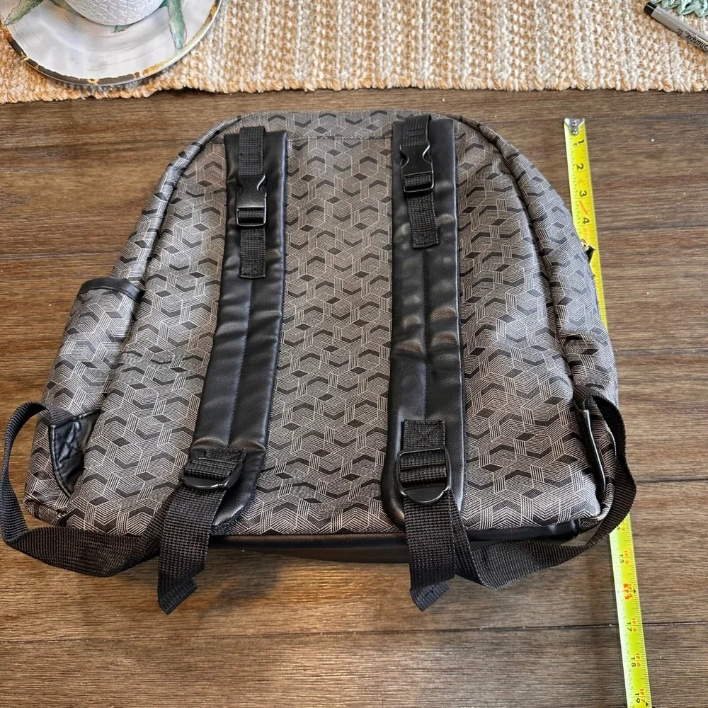 Skip Hop Saffiano Diaper Backpack Convertible Gold Zippers Geometric Print‎